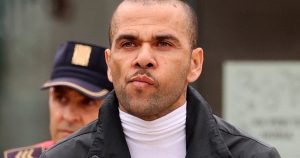 Dani Alves recuperó su pasaporte y podrá regresar a Brasil luego de tres años