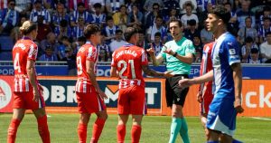 Por qué Julián Álvarez se salvó de una histórica expulsión ante Alavés
