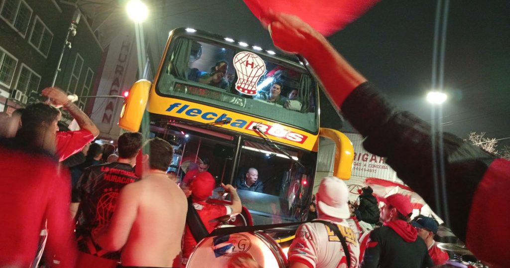 El pedido de los hinchas de Huracán al plantel: "El domingo cueste lo que cueste"