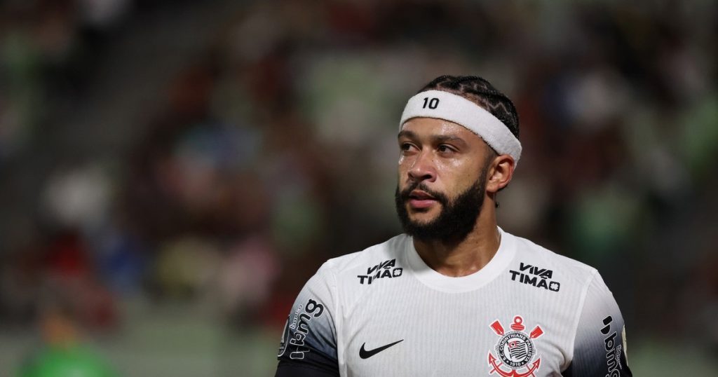 Crece la tensión entre Corinthians y Memphis Depay: el delantero amenazó con incumplir sus tareas