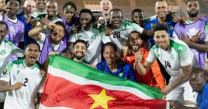 Surinam, la selección sudamericana con raices holandesas, que quiere dar el batacazo y se acerca al Mundial 2026