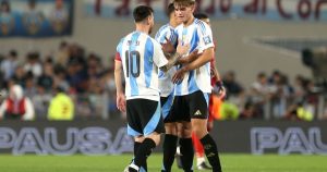 La gran duda de Scaloni para enfrentar a Chile: Messi o Nico Paz