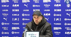 Tras salvarse del descenso, el Chacho Coudet renovó su contrato con Alavés: "Estoy donde quiero estar, fue un acuerdo rápido"