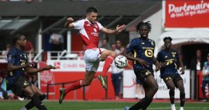 La particular regla del fútbol francés que le permite a un capitán cuestionar la decisión de un árbitro