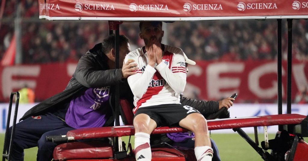 Los jugadores de River, el Dibu Martínez y el Betis: los mensajes a Pezzella por su dura lesión