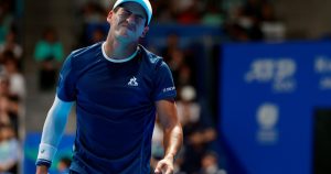 Pese a un susto, Alcaraz fue demasiado para Baéz en el ATP 500 de Tokio