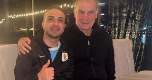 Un festejo a lo Loco: Bielsa, presente en la celebración íntima de Uruguay por la clasificación al Mundial