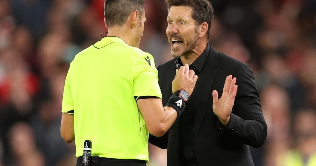 La UEFA abrió un expediente al Cholo Simeone por su cruce con un hincha del Liverpool
