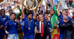 Un jugador del Chelsea recordó el festejo junto a Trump en el Mundial de Clubes: "No se quería ir"