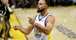 Curry volvió a romperla: triple clave para ir a suplementario y 44 puntos en un gran triunfo frente a los Nuggets de Jokic