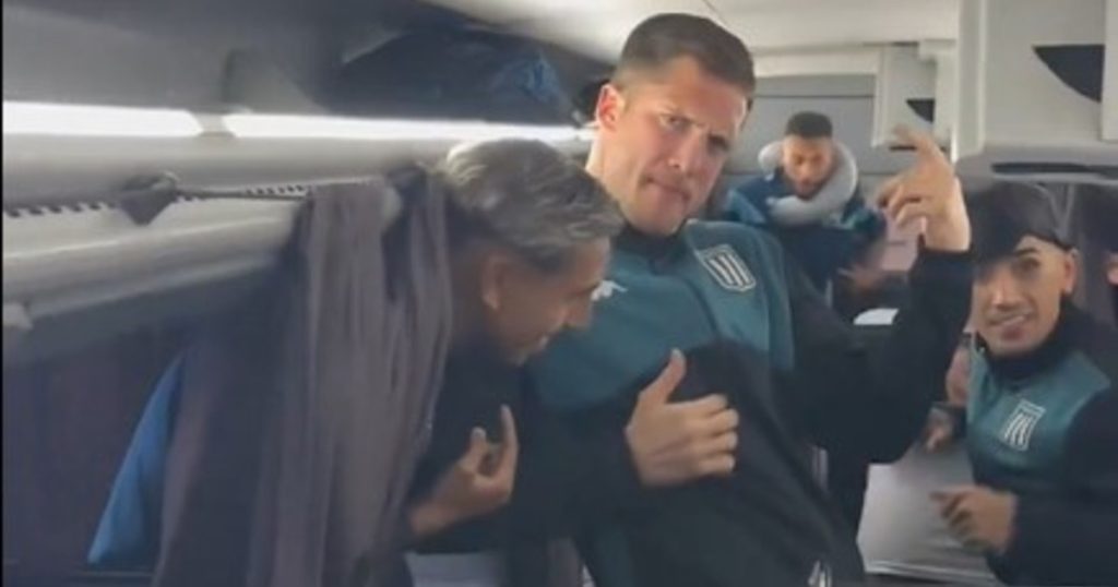 Video: Racing llegó rockeando a Rosario para el cruce ante River por la Copa Argentina