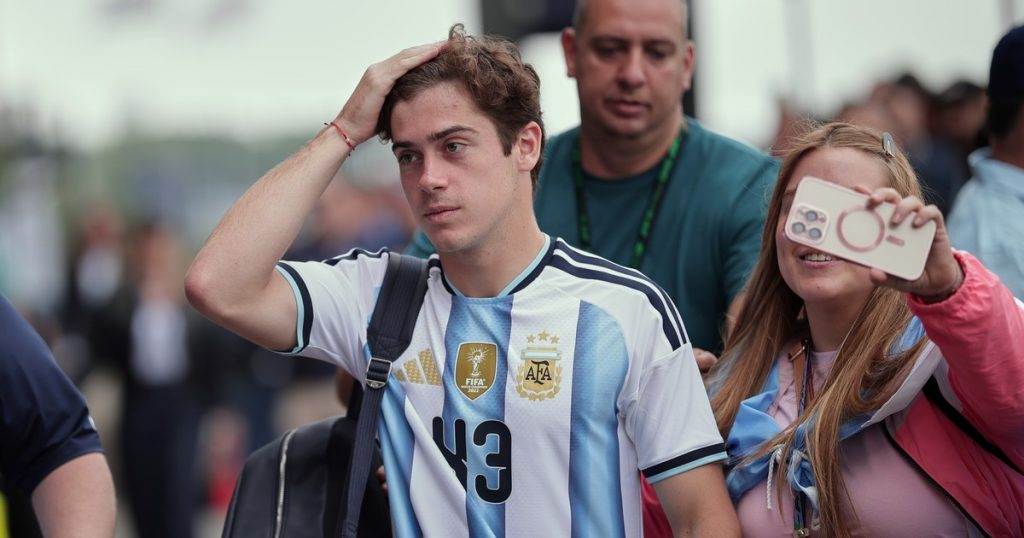 Colapinto, con la camiseta de la Selección en el día que fue confirmado por Alpine para el 2026