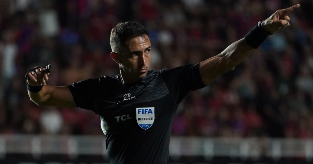 Nazareno Arasa, en el ojo de la tormenta tras una seguidilla de errores arbitrales