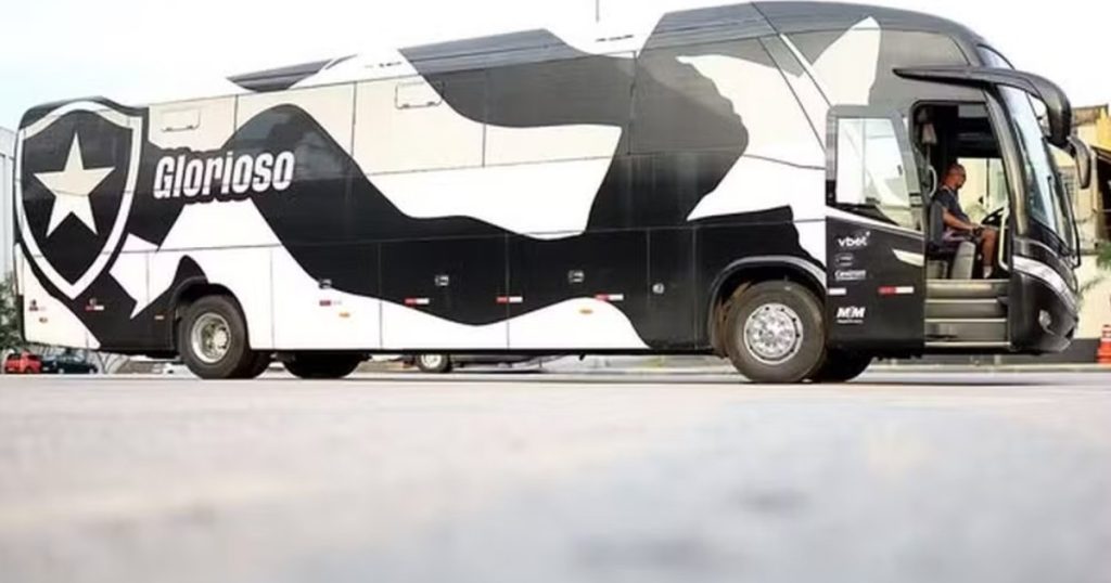 Alerta en Río de Janeiro: un micro de Botafogo quedó atrapado en un tiroteo