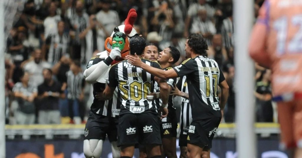Insólito: expulsaron de la cancha al Gallo Loco, la mascota de Atlético Mineiro, y el árbitro registró el hecho en el informe