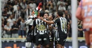 Insólito: expulsaron de la cancha al Gallo Loco, la mascota de Atlético Mineiro, y el árbitro registró el hecho en el informe