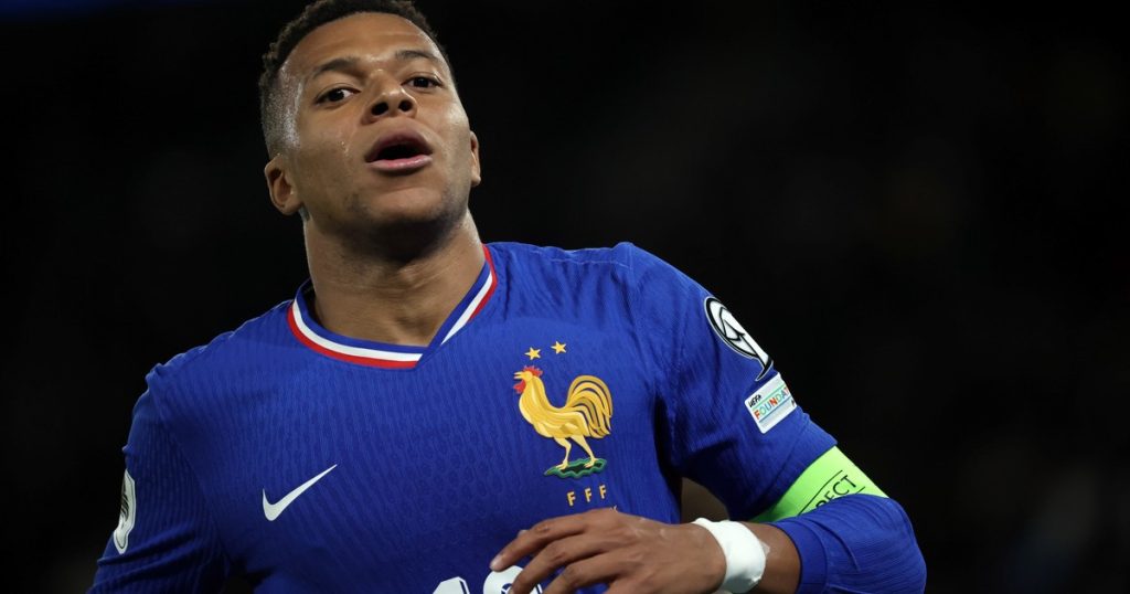 El gesto de Kylian Mbappé para sabotear un hipotético penal a favor de Ucrania que fue tendencia