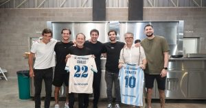 En la previa a River, la cena especial del plantel de Racing con Francella y Donato de Santis