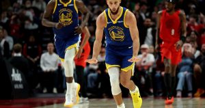 Curry y otra noche histórica: rompió un récord de Michael Jordan y otro de partidos con más triples convertidos