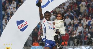 El delantero nigeriano que hizo Inferiores en Central y se convirtió en el héroe de Nacional en la final contra Peñarol