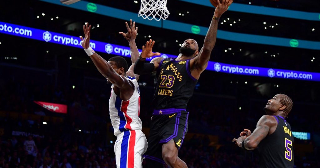 Los Pistons le aguaron el cumpleaños 41 a LeBron James y profundizaron el mal momento de los Lakers