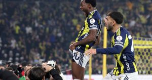 Video: polémica en Turquía con el colombiano John Durán por su festejo loco en el clásico Fenerbahçe-Galatasaray