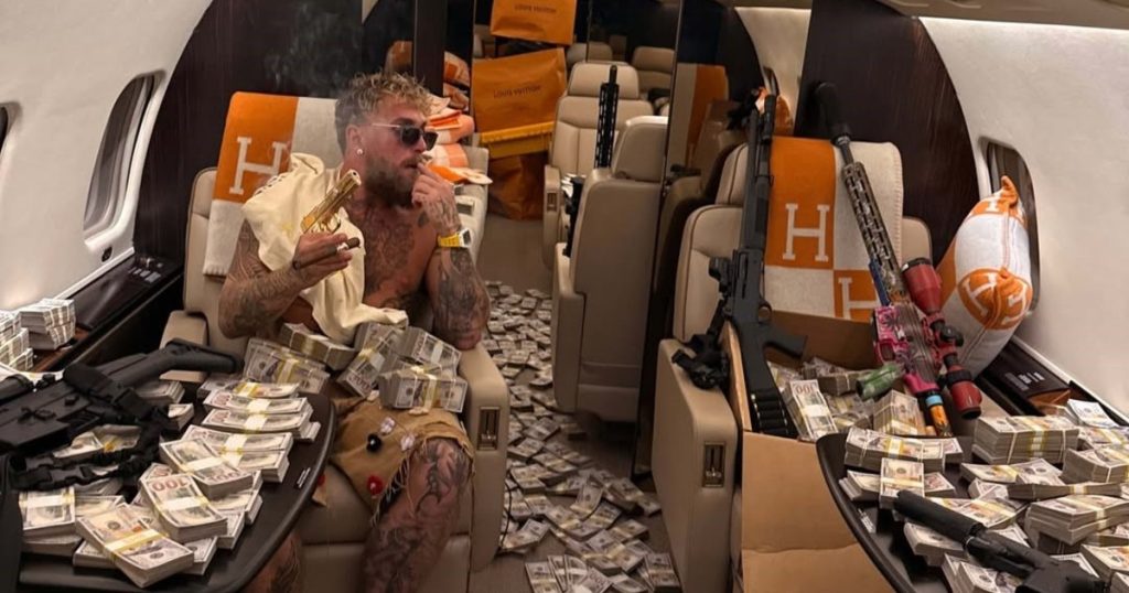 Mientras se recupera de la doble fractura de mandíbula, Jake Paul cuenta billetes y busca revancha