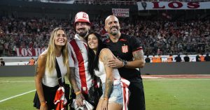 La reacción de la pareja de Verón tras el título de Estudiantes: "La justicia divina existe"