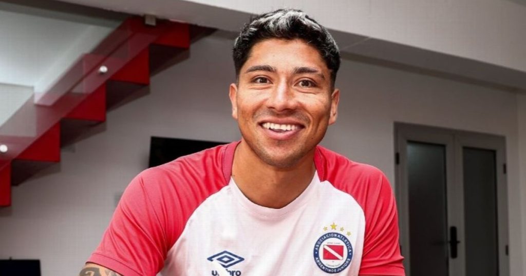 Video: con una tapa de Olé en la presentación, Argentinos Juniors refuerza los tres palos