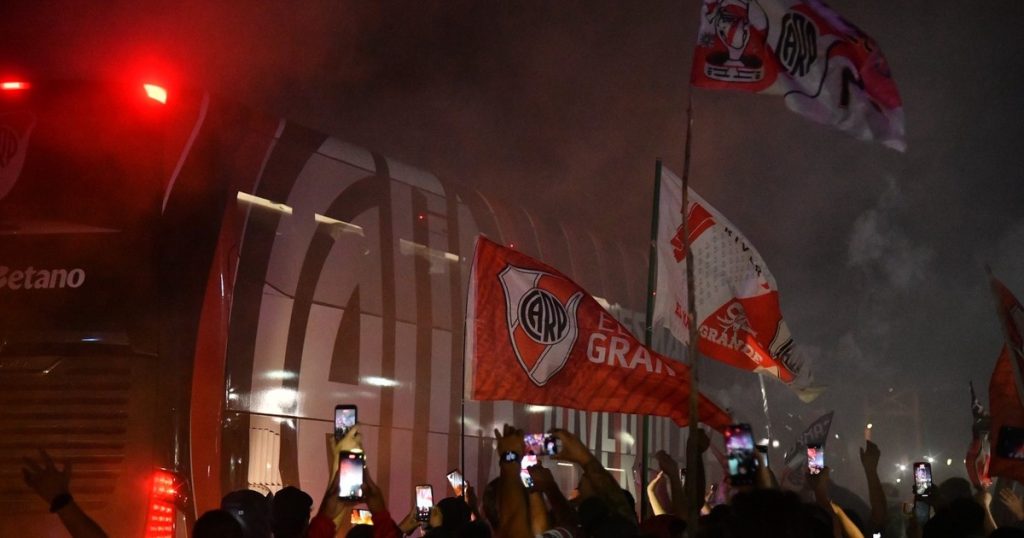 Video: así fue el espectacular recibimiento a River en San Martín de los Andes