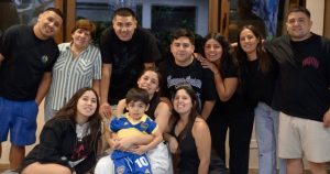 Quién es quién en la primera foto familiar de los Riquelme en 2026