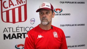 Copia de Copia de Copia de Flyer volante de partido de fútbol deportivo moderno oscuro (1)