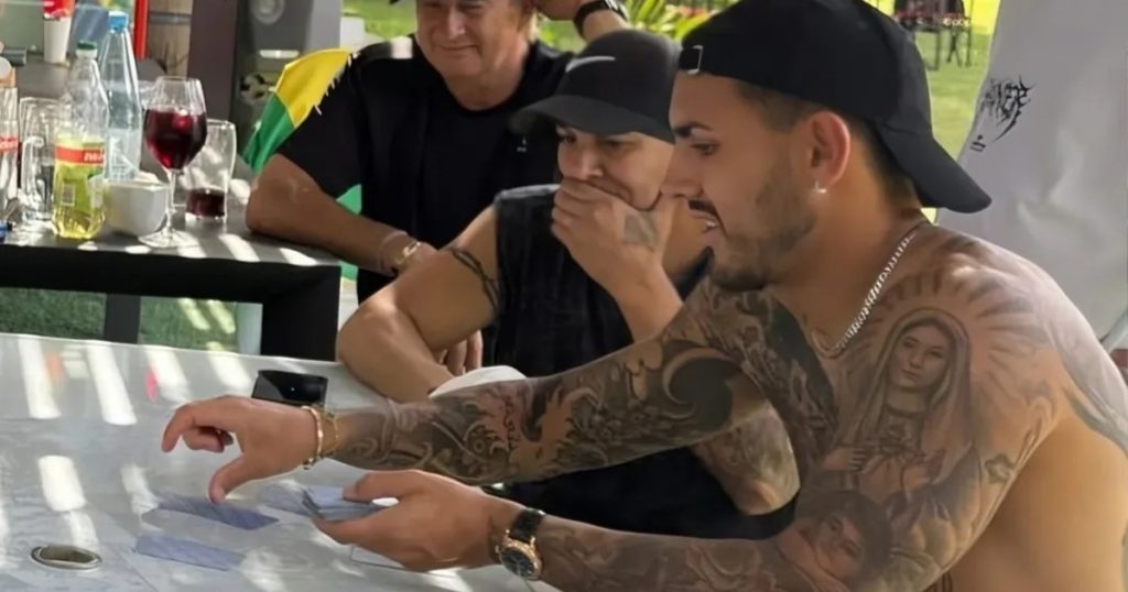 Día de descanso para Paredes en medio de su recuperación: asado, truco y familia