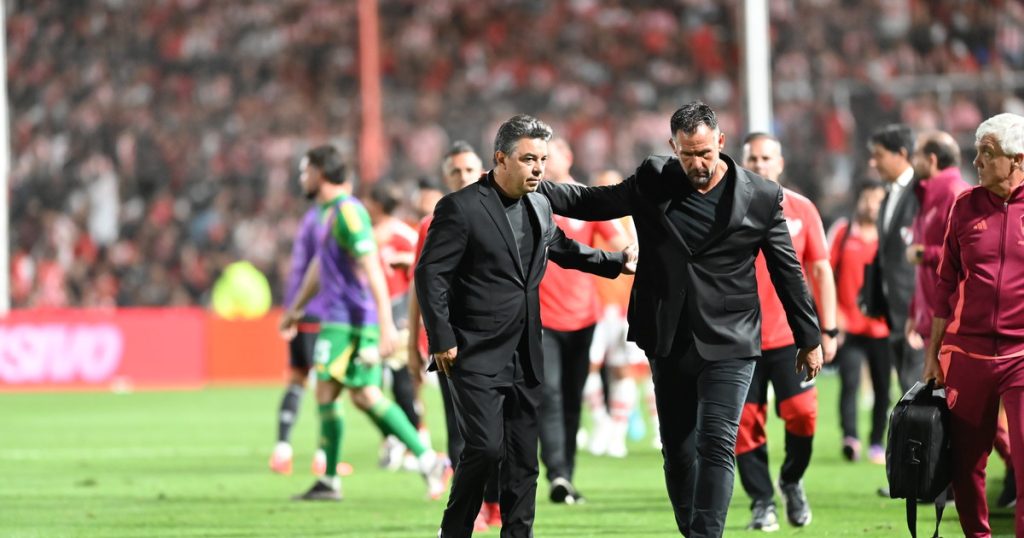 Gallardo vs. Dabove, un DT que lo suele complicar: la particularidad del historial y un gran elogio