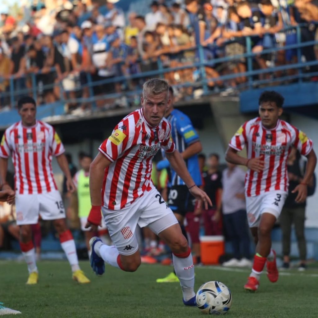 🔴⚪️ #PrimeraNacional📸 Estas son algunas postales de la victoria del Santo sobre Almagro.⚽️ #V