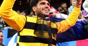 El increíble momento que protagonizó Carlos Alcaraz disfrazado de abeja en Indian Wells