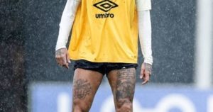 Neymar habló tras las críticas por su ausencia con el Santos: "Es muy complicado ser yo" y "empiezan a inventar historias"