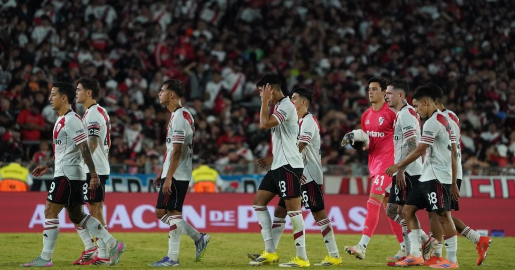 El Monumental, entre el pedido de Coudet y el reencuentro con un plantel resistido