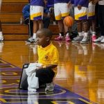 Tiene 7 años y ya “dirige” un equipo de básquet