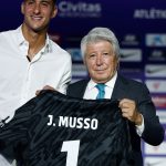 El presidente del Atlético de Madrid elogió a Musso antes de la vuelta contra el Tottenham