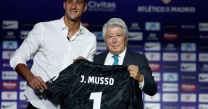 El presidente del Atlético de Madrid elogió a Musso antes de la vuelta contra el Tottenham