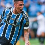 Con Cristian Pavón desde el inicio, Grêmio goleó 3-0 en el clásico Gaúcho a Inter de Porto Alegre