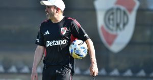 El método Coudet, desde adentro: cómo analiza al rival y el secreto de sus charlas