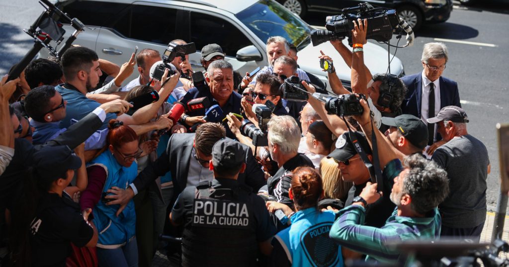 La tumultuosa llegada de Chiqui Tapia a Tribunales