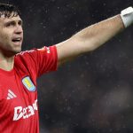 Con Dibu Martínez en el arco, el Aston Villa busca los tres puntos ante el United