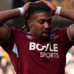 Insólito: a un jugador del West Ham le prohíben hacer pesas en el gimnasio