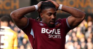 Insólito: a un jugador del West Ham le prohíben hacer pesas en el gimnasio