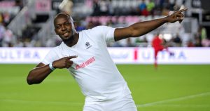 El nuevo acercamiento de Usain Bolt al fútbol con tres jugadores de la Selección