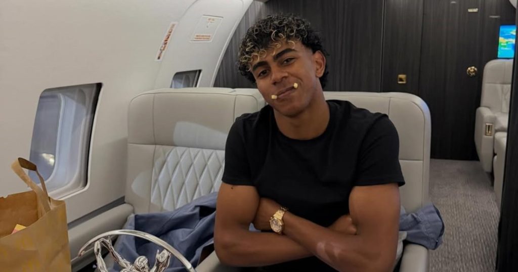 Lamine Yamal, entre premios, hamburguesas, nuggets, papitas y manteadas