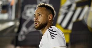 Del gol al blooper increíble y el cruce picante con un hincha: así fue el regreso de Neymar a un torneo Conmebol
